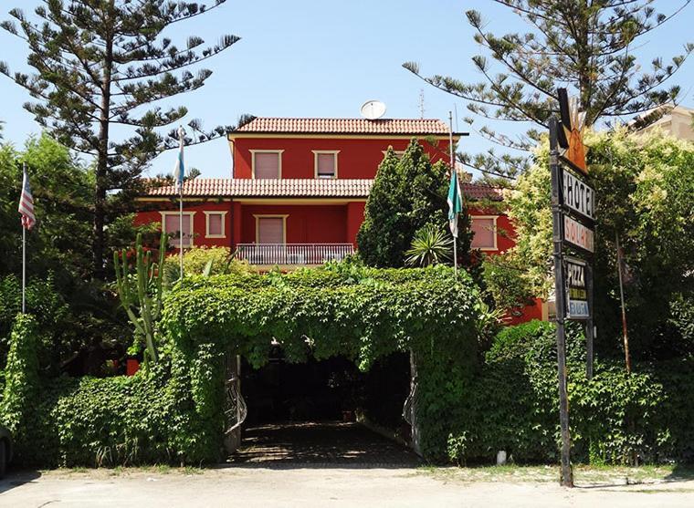 Hotel Ristorante Solari Briatico Bagian luar foto