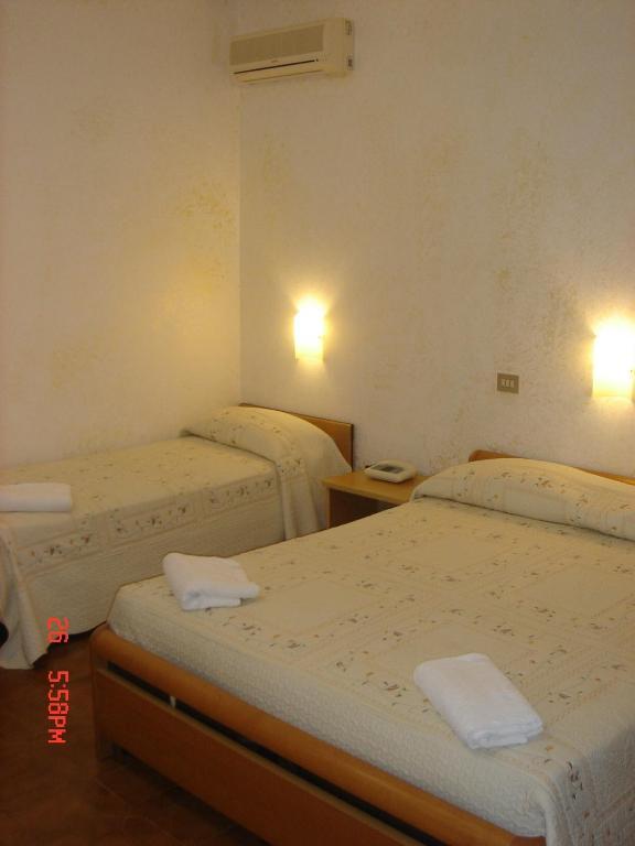 Hotel Ristorante Solari Briatico Ruang foto