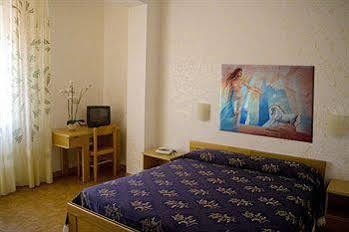 Hotel Ristorante Solari Briatico Bagian luar foto