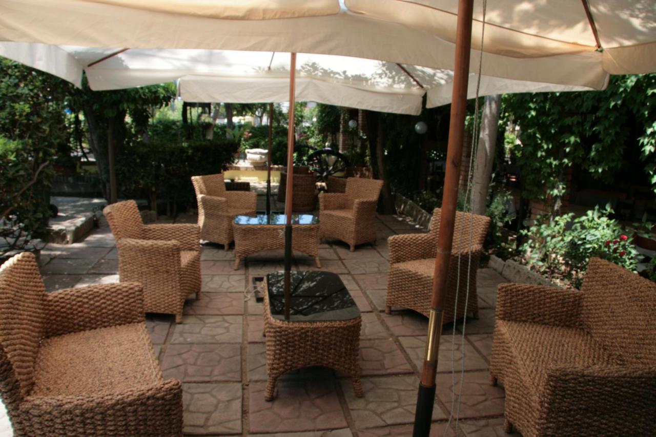 Hotel Ristorante Solari Briatico Bagian luar foto